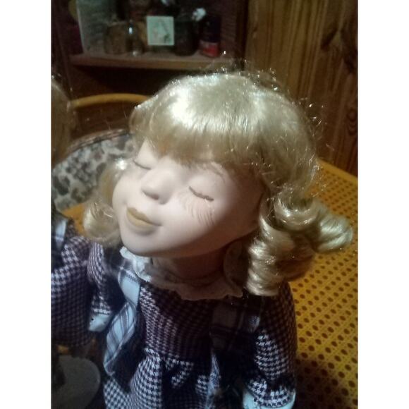 Vtg Cathay Collection Porcelain Boy & Girl Dolls Kissing W/ Stands Maroon Plaid - Picture 2 of 14